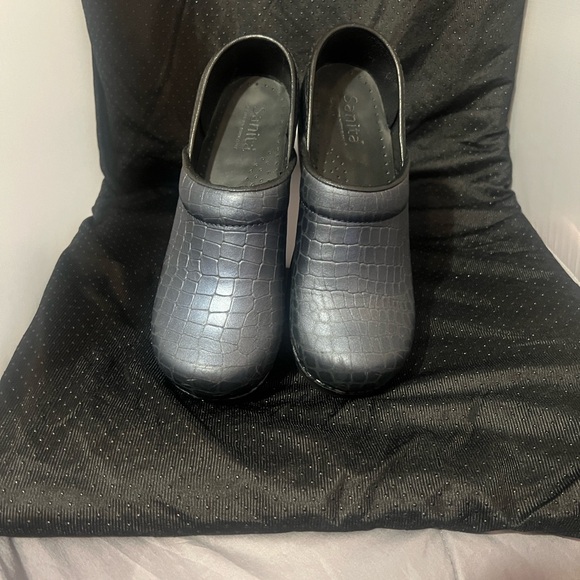 Sanita Women's Navy Croc Textured Clogs - Picture 1 of 7